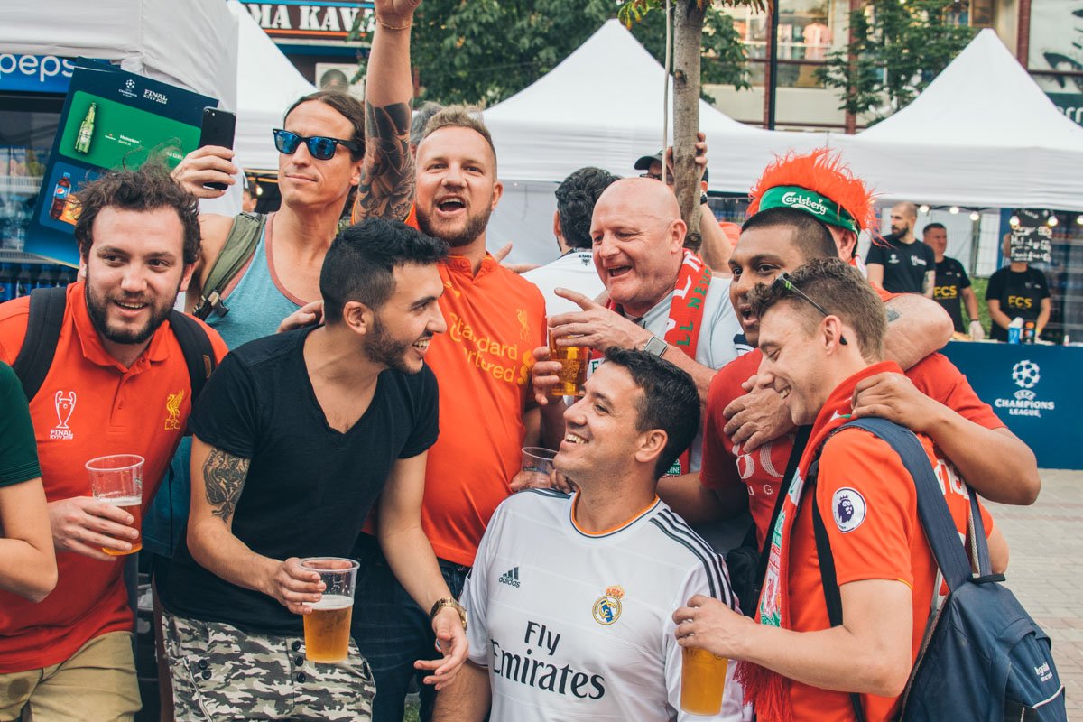 Тем временем фанаты из Британии прониклись выступлением 