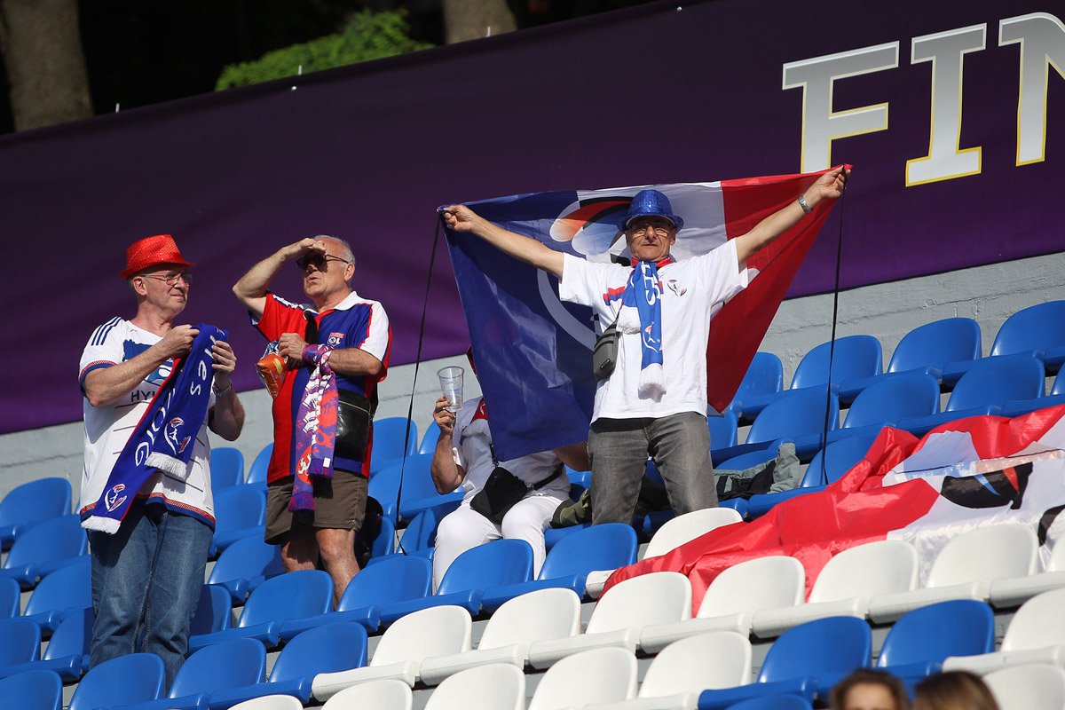 Болельщики "Лиона" начали собираться на встречу за несколько часов до начала финала