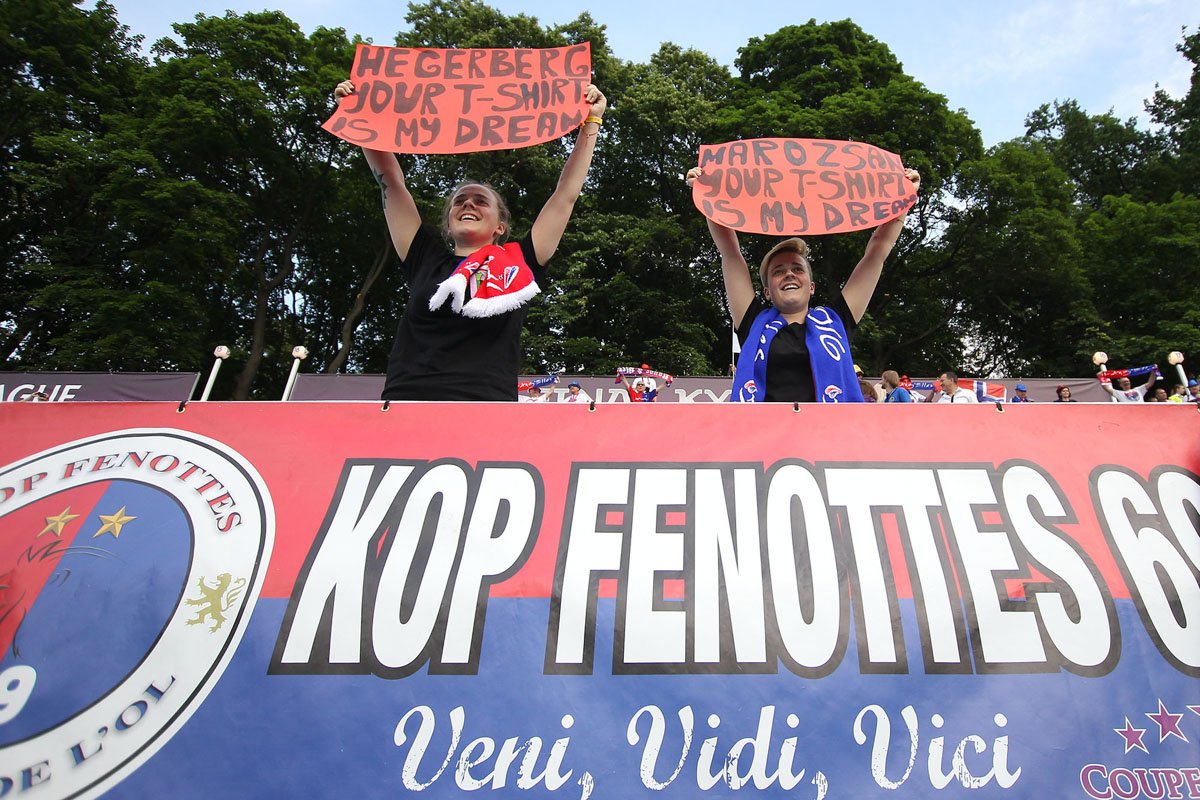 Фанатки женского футбола из Лиона