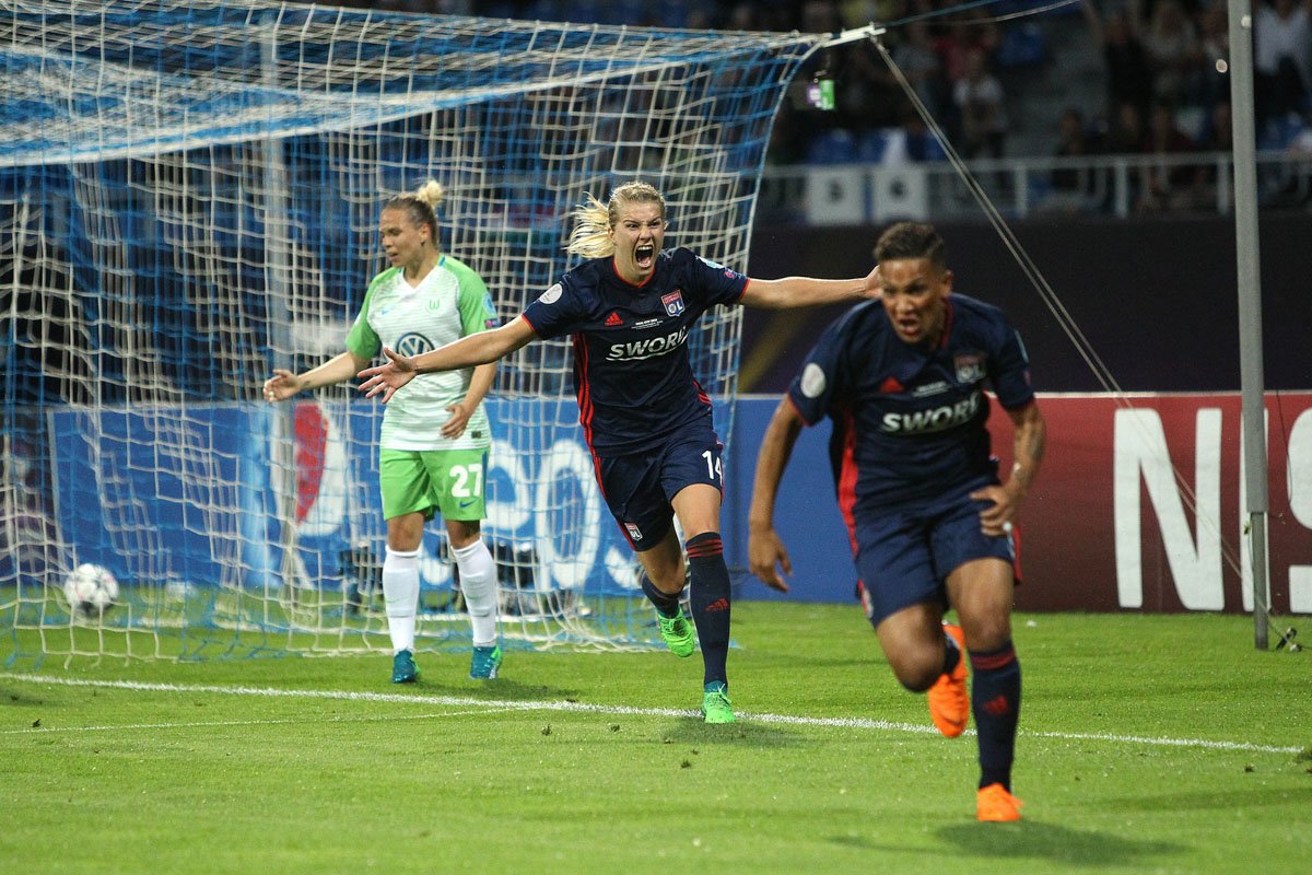 Но их счастье было недолгим! Очень вскоре "Лион" счет сравнял