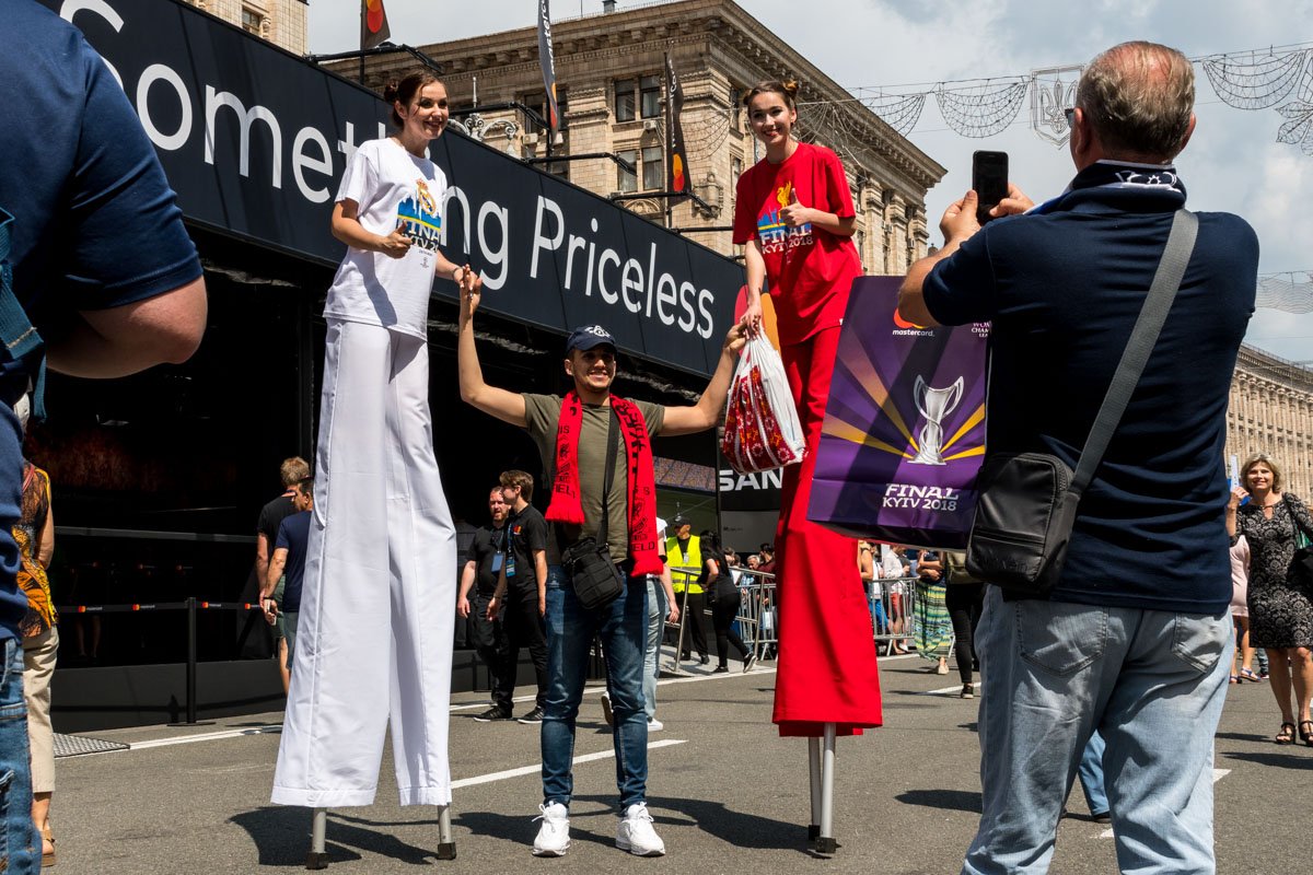 Радуются и снова фотографируются