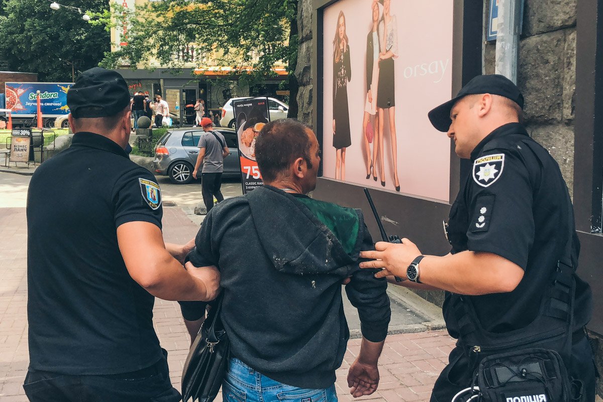 У Александра в прошлом была черепно-мозговая травма