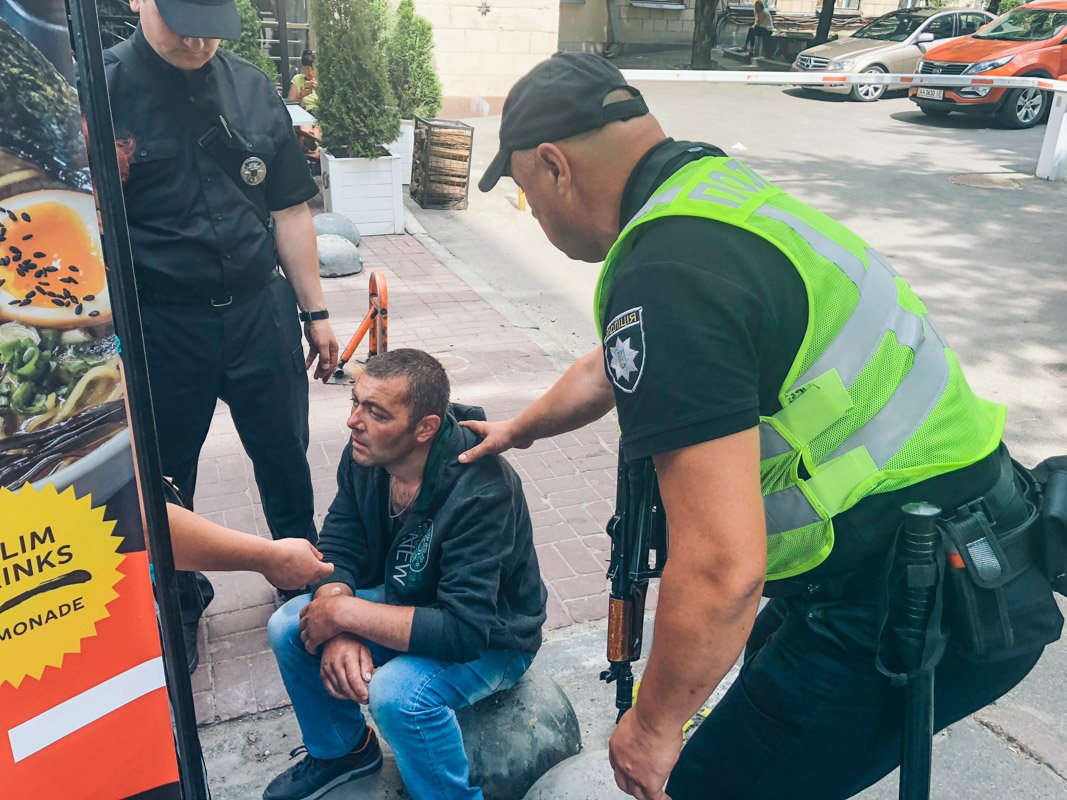 Как рассказал пострадавший Александр, у него - похмелье