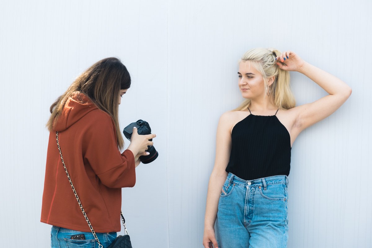 Кто-то устраивает себе фотосессии 