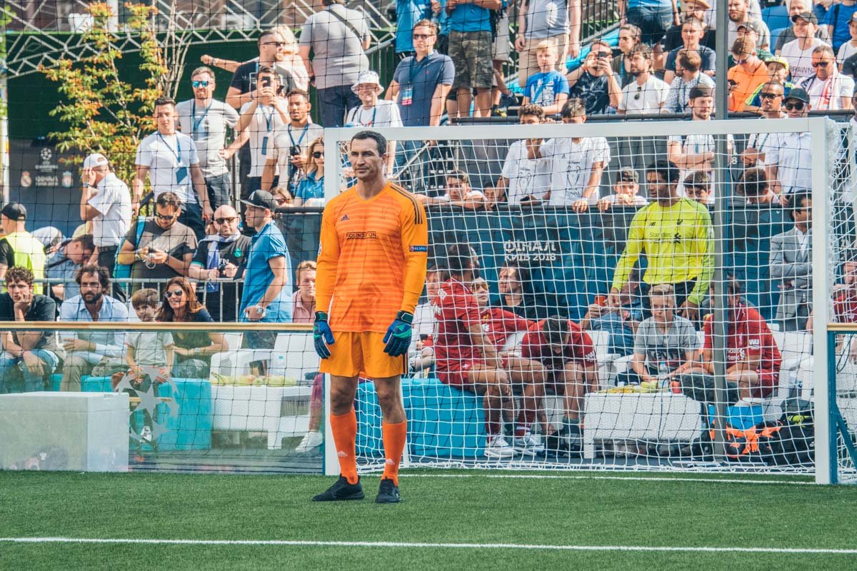 Боксер и брат мэра Киева не только тренировал, но и охранял ворота команды Шевы