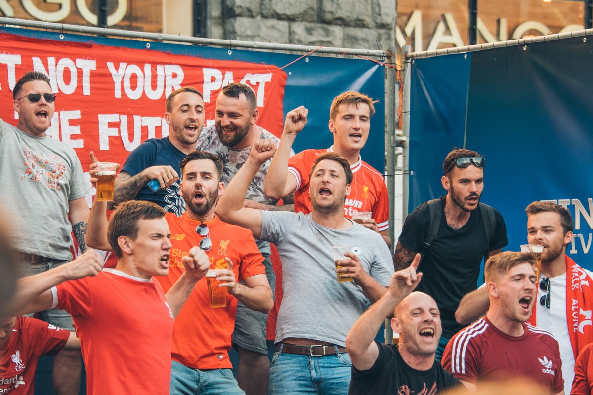 Очень эмоционально болеют за свои команды