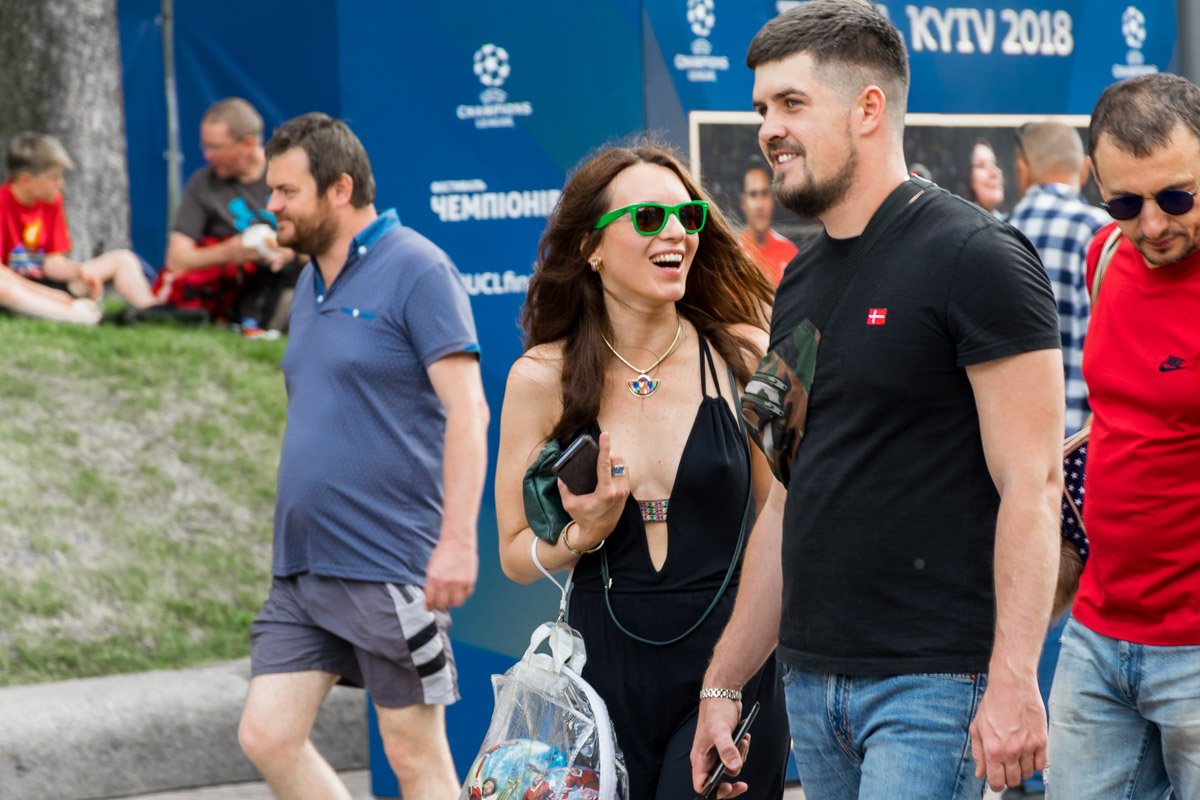 На территории фан-зоны было много пар