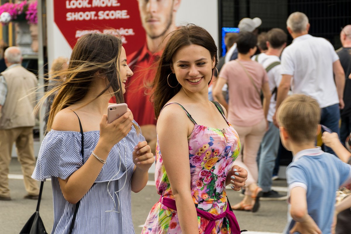Все девушки в прекрасном настроении в преддверии масштабного спортивного события