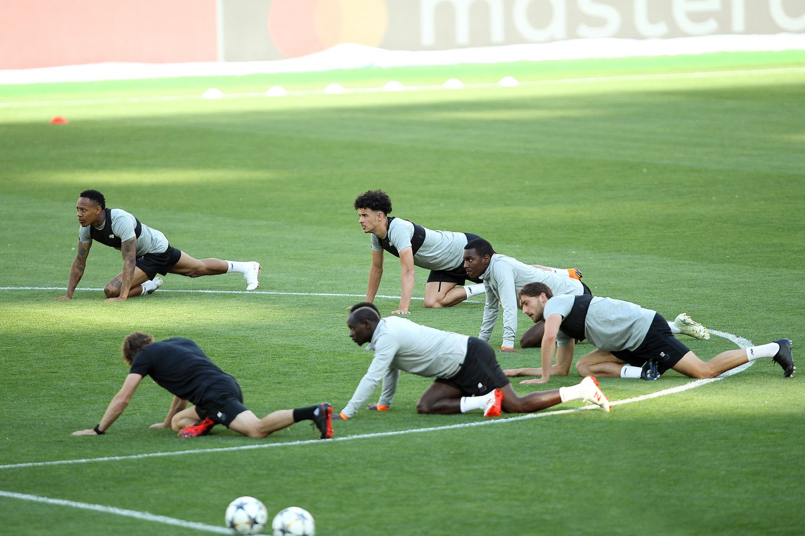 Ливерпульцы тянут ноги Ливерпульцы тянут ноги