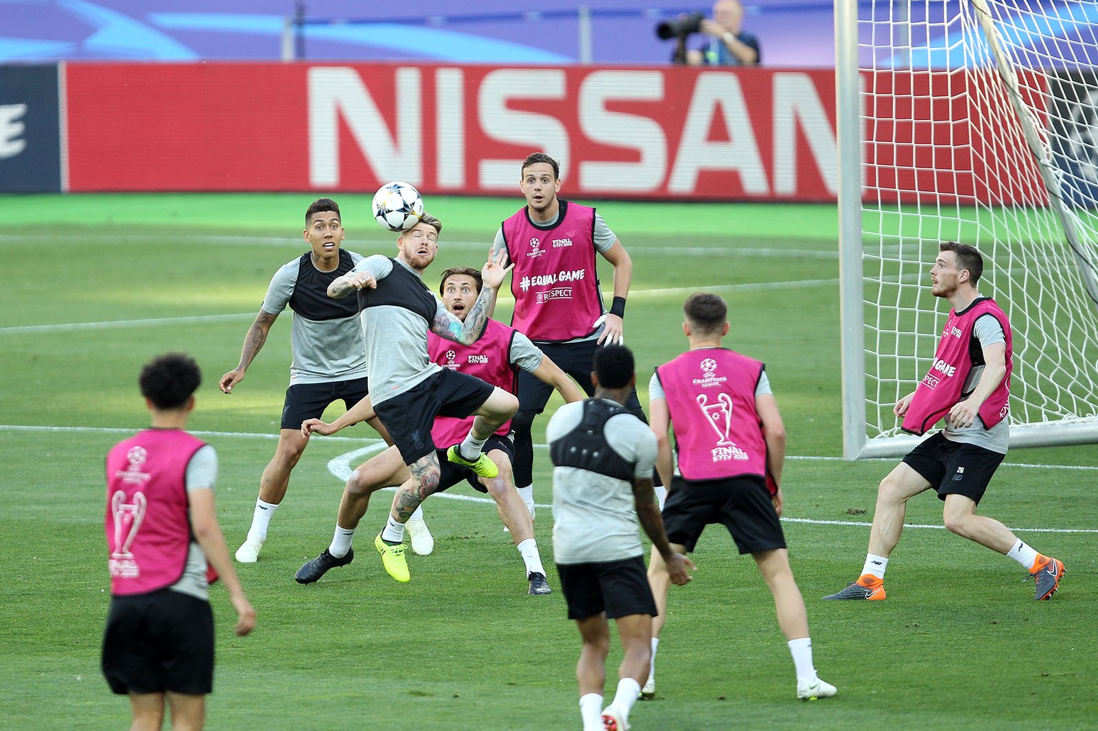 Альберто Морено и эпичный кадр Альберто Морено и эпичный кадр