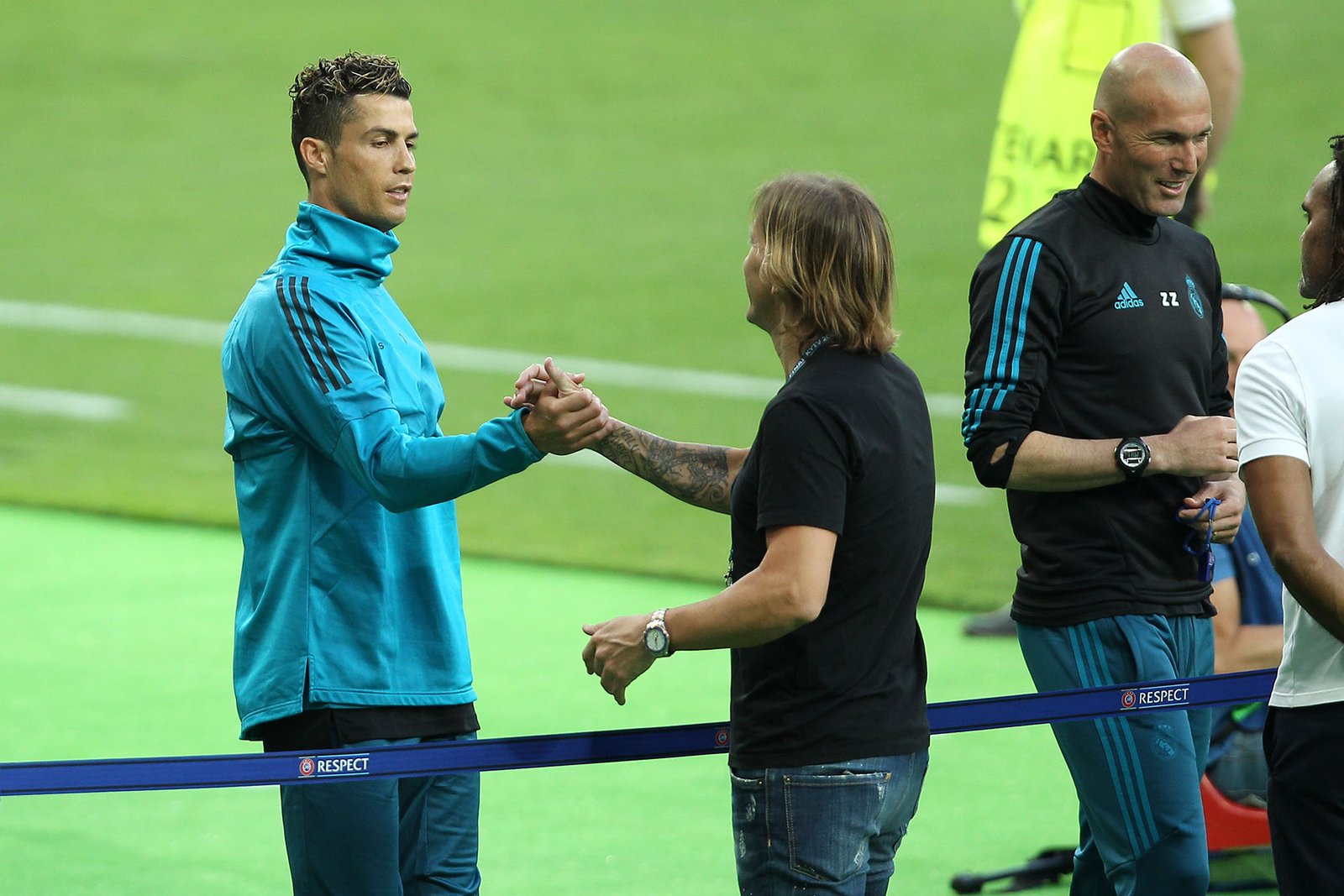 Девочки, ваш выход! Любимчик, потому что красавчик! Девочки, ваш выход! Любимчик, потому что красавчик!