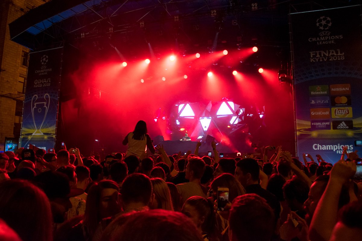 В Киеве на Крещатике выступил DJ Hardwell