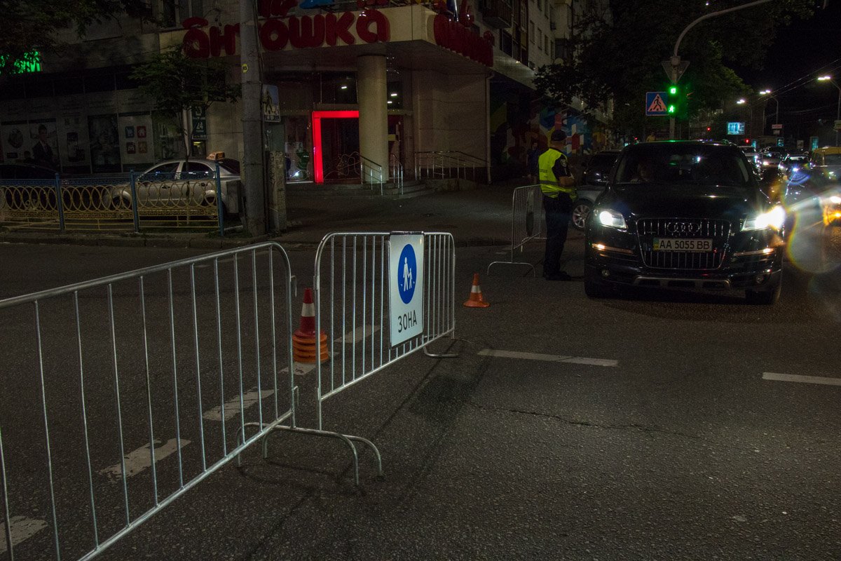 В центр рекомендуют ехать пешком