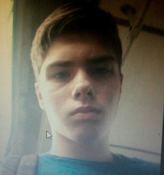 На вид мальчику 15-16 лет