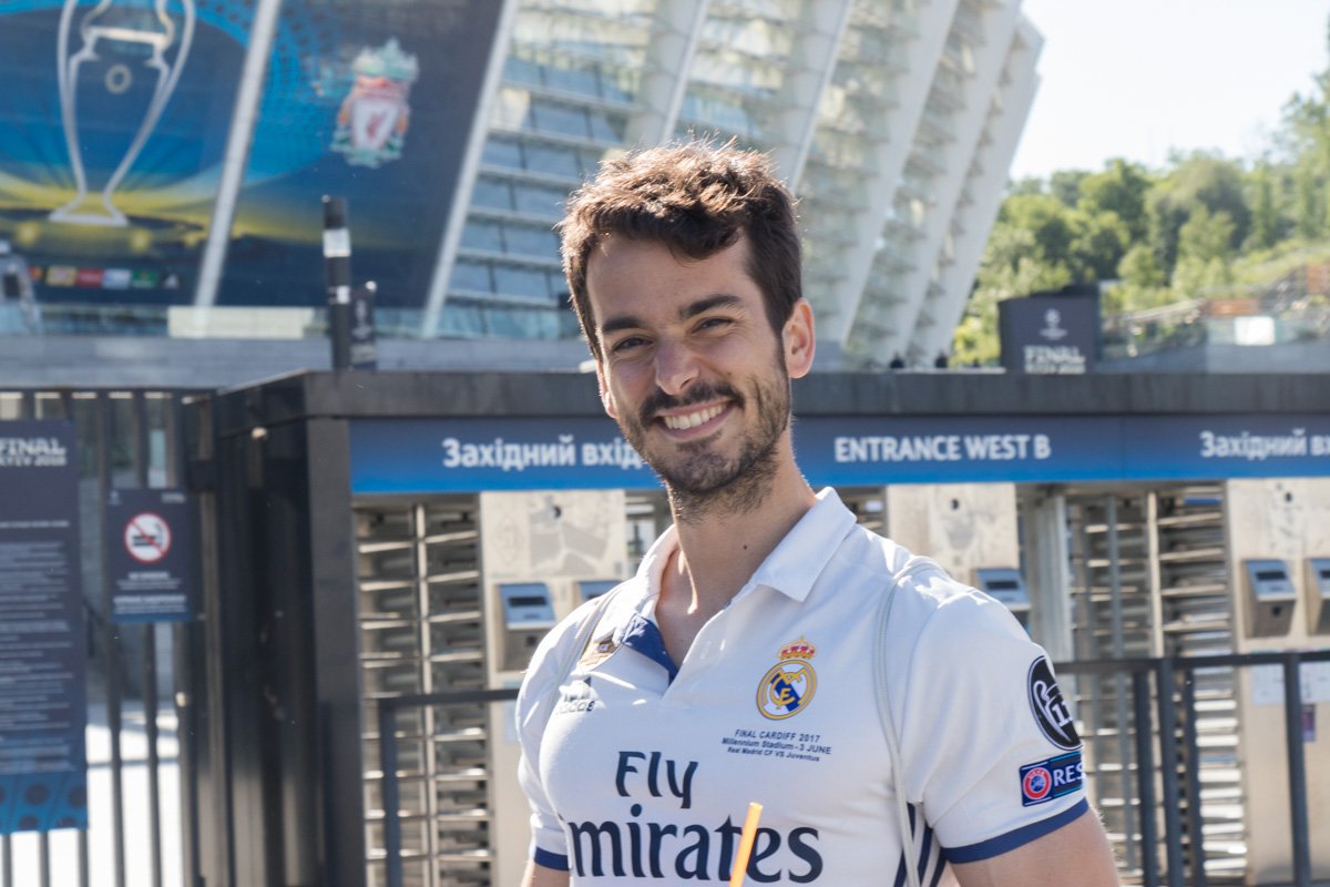 И готовятся к просмотру матча