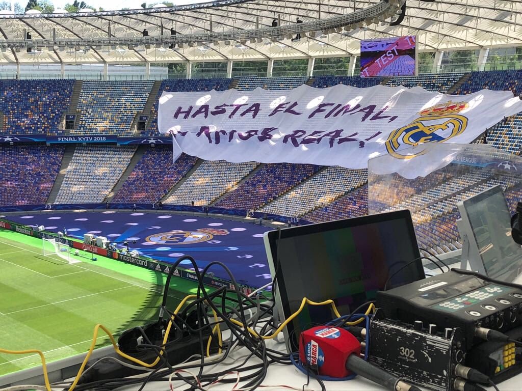 Баннер "Реала" на НСК "Олимпийский". До матча еще много часов Баннер "Реала" на НСК "Олимпийский". До матча еще много часов