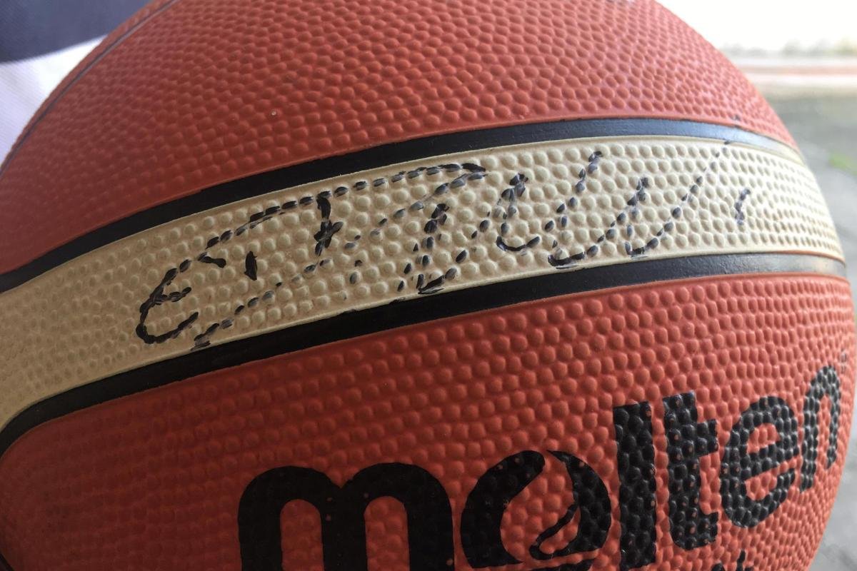 Автограф Роналду на мяче. Фото: ФБУ Автограф Роналду на мяче. Фото: ФБУ