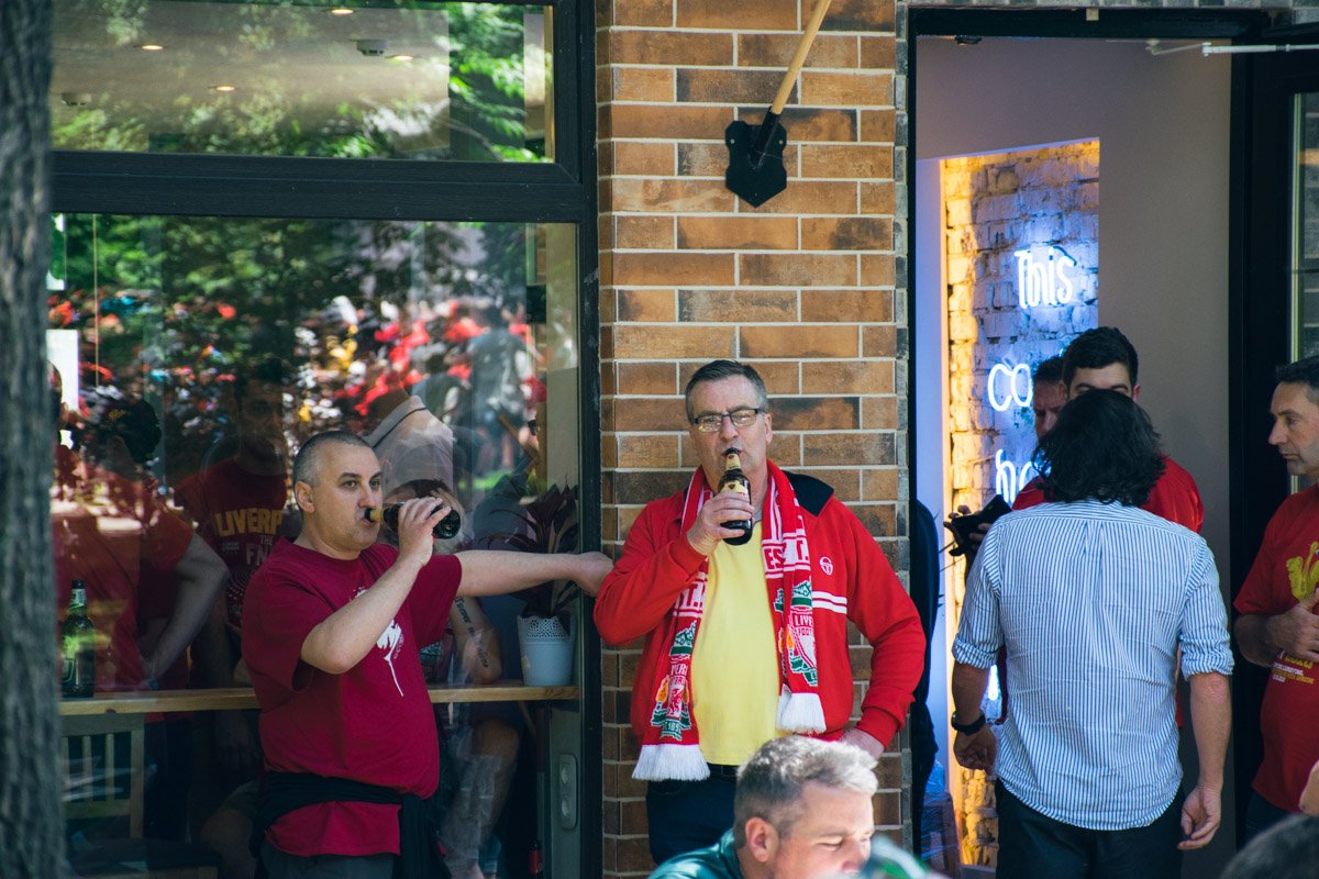 Одни шумят, а другие же спокойно наслаждаются отдыхом