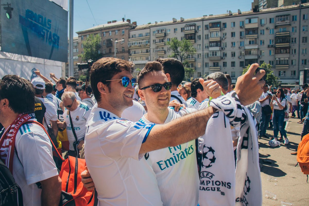 Испанцы в хорошем расположении духа