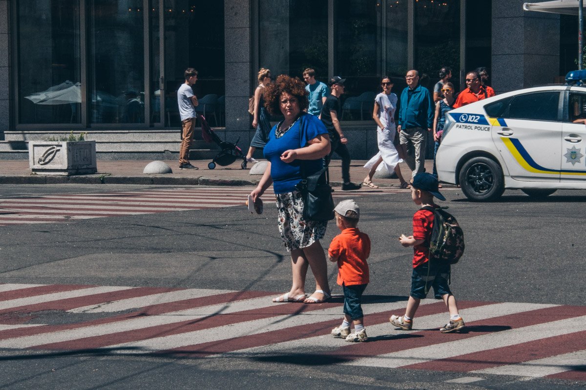 Ну хоть когда-то можно перейти дорогу спокойно