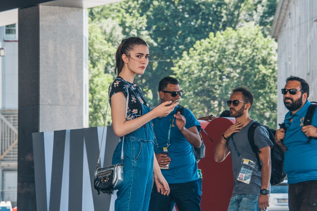 Какой еще футбол, нет, не слышала