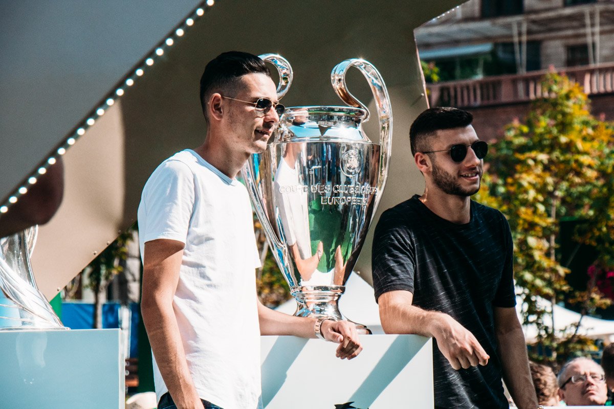 Чтобы сделать фото с кубком, нужно простоять 2 часа в очереди