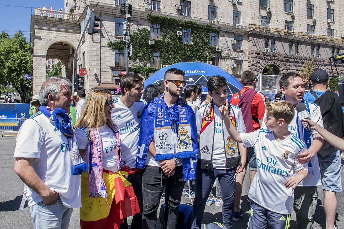 Один момент, я позову друга