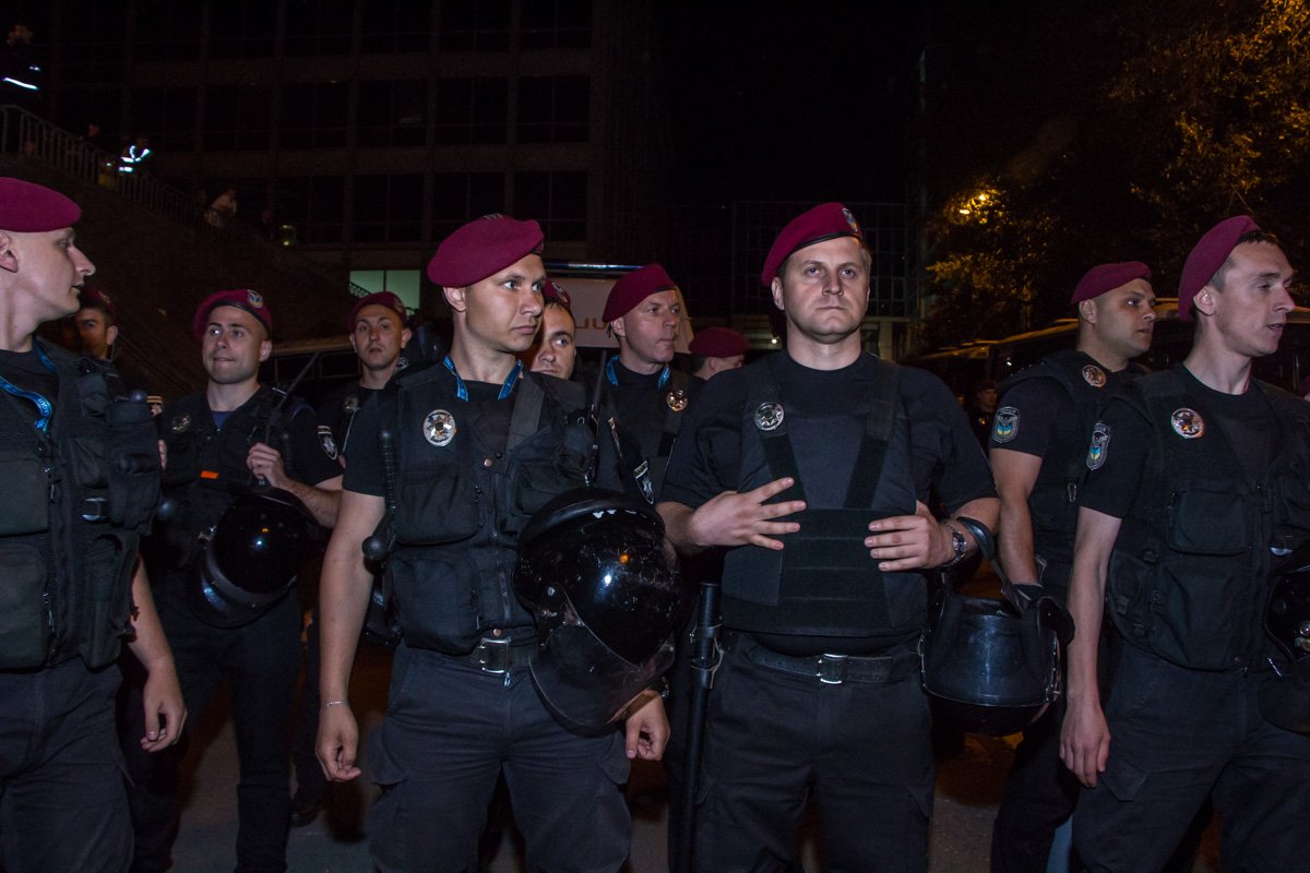 К стадиону стянули множественные силы полиции