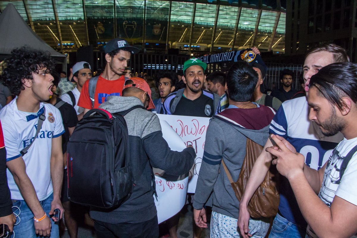 Они пели песни и радовались победе