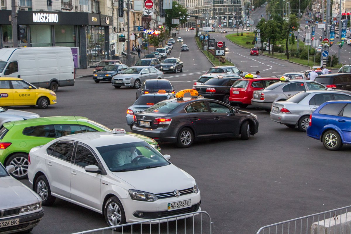 В центре города таксистов больше, чем клиентов