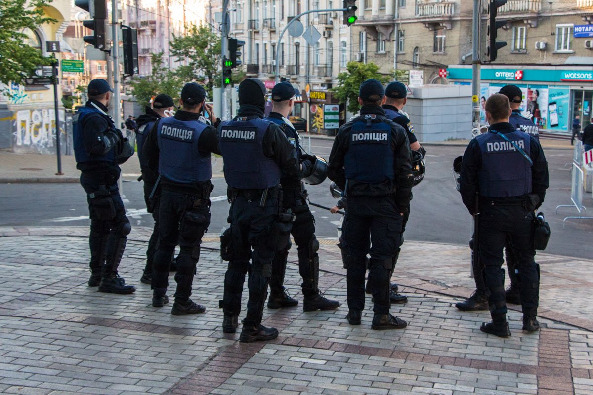 Полиция продолжает следить за происходящим