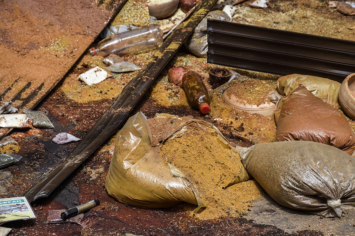 Активисты разгромили ларьки