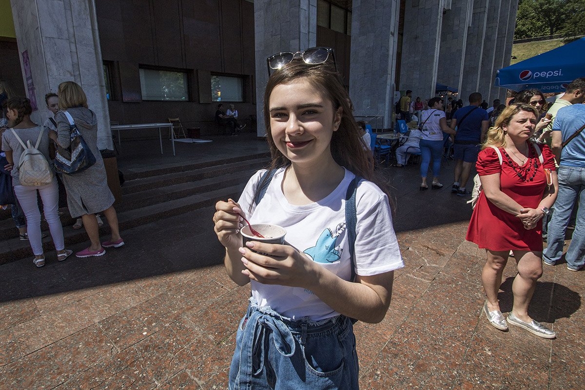 Фестиваль начался еще 26 мая, но из-за финала Лиги чемпионов остался практически незамеченным