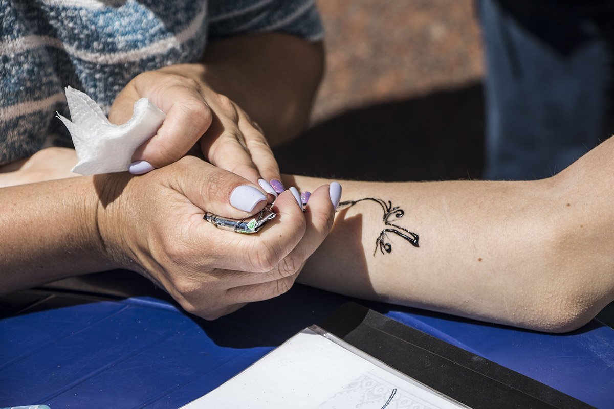 На мероприятии делали аквагрим и рисовали тату