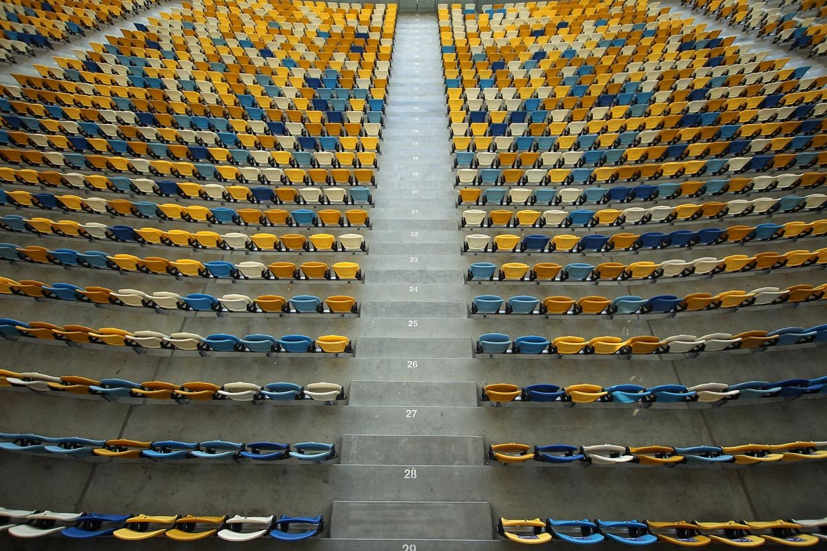 Скоро трибуны наполнятся бушующими фанами