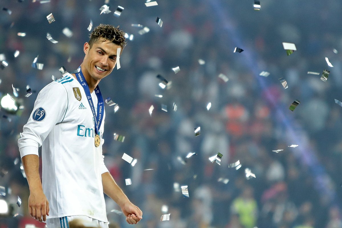 Нападающщий Криштиану Ронадлу стал первым игроком в истории, выигрывавшим Лигу чемпионов пять раз