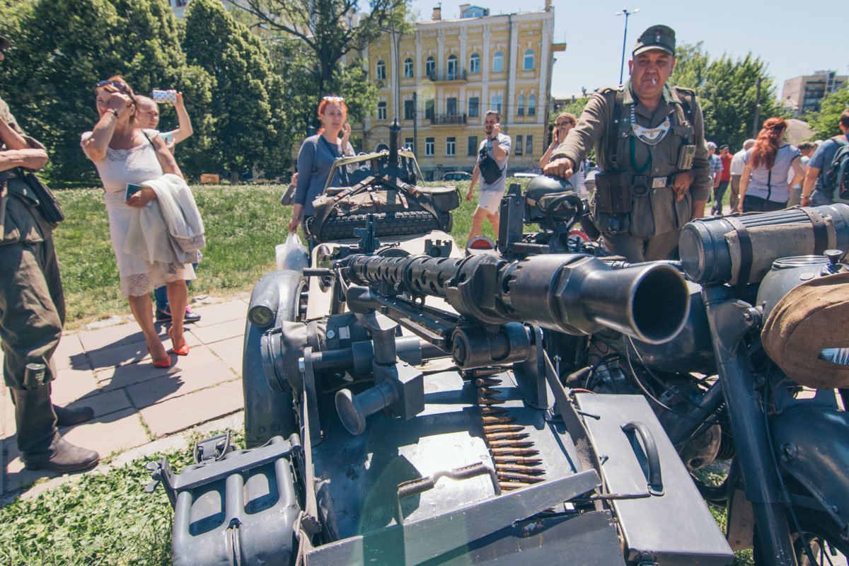 Немцы тоже затесались в компанию