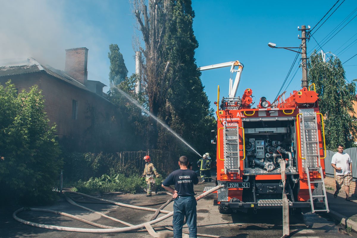 Но остались тлеть деревянные перекрытия Но остались тлеть деревянные перекрытия