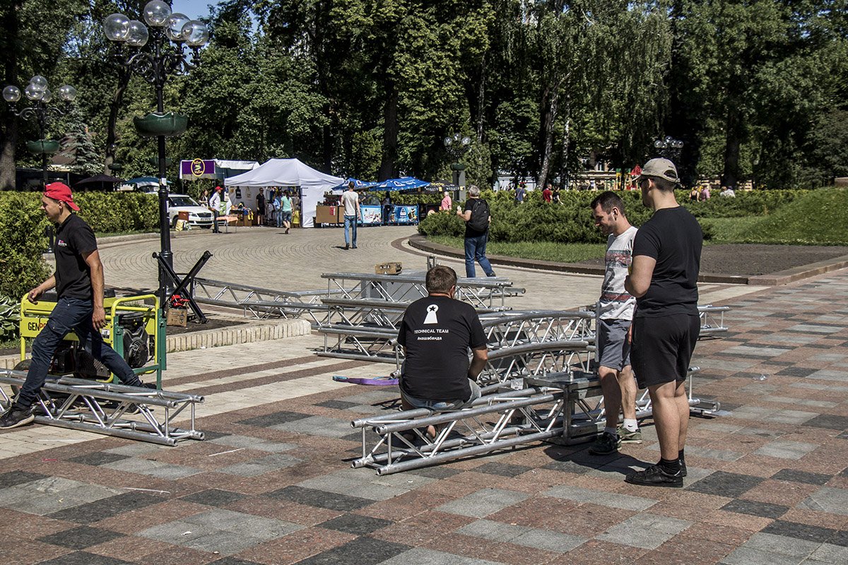 Конструкции и палатки уже разобрали