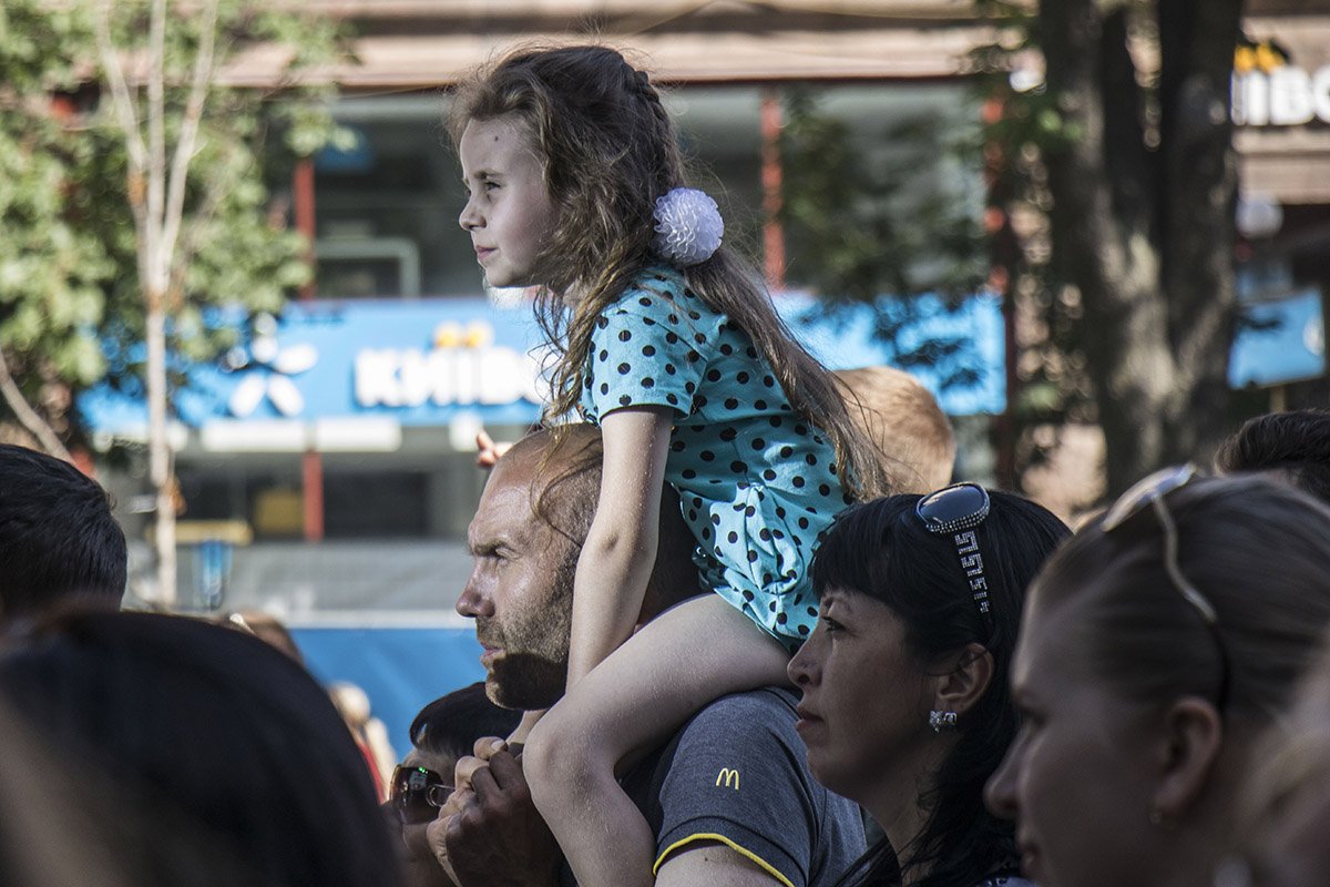 С папой вместе смотреть интересней