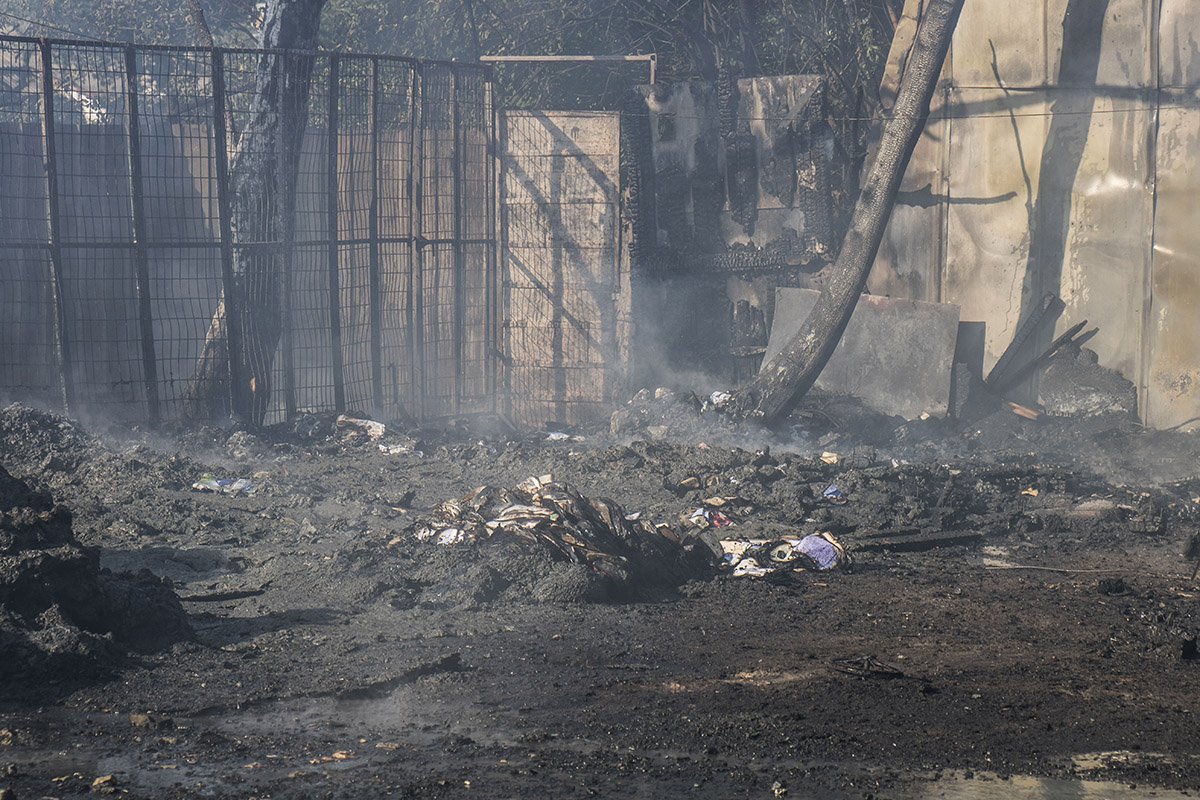 По предварительным данным, горит пункт приема вторсырья на улице Черновола, 28 По предварительным данным, горит пункт приема вторсырья на улице Черновола, 28