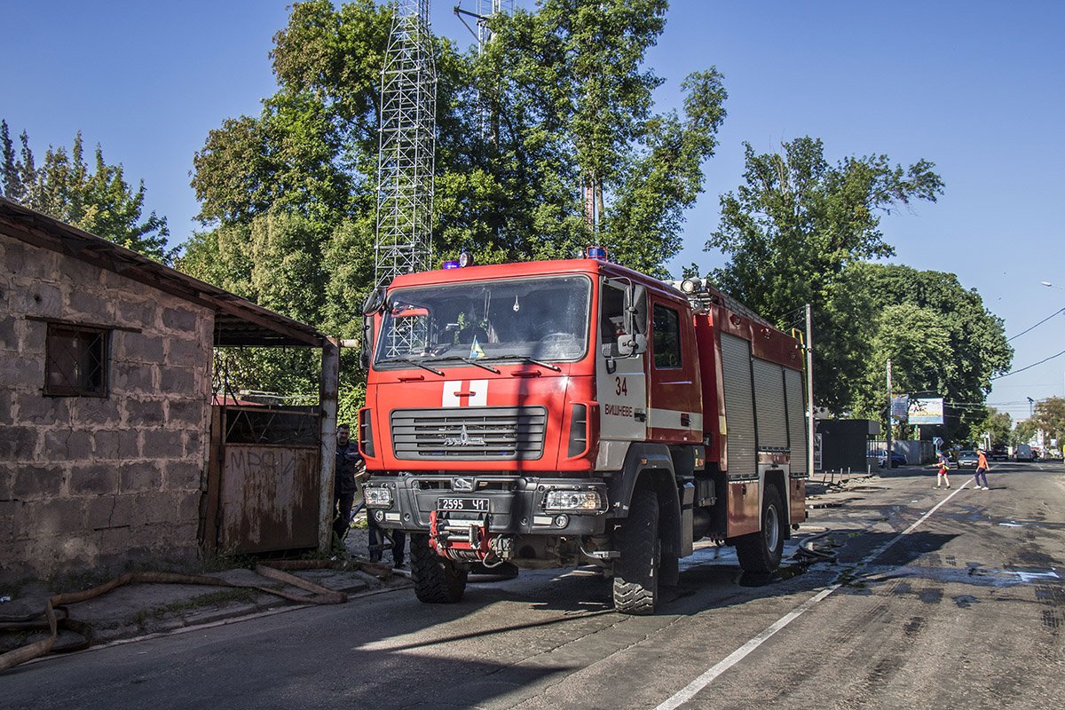 Информация по поводу возможных пострадавших, площади пожара и его причин уточняется Информация по поводу возможных пострадавших, площади пожара и его причин уточняется