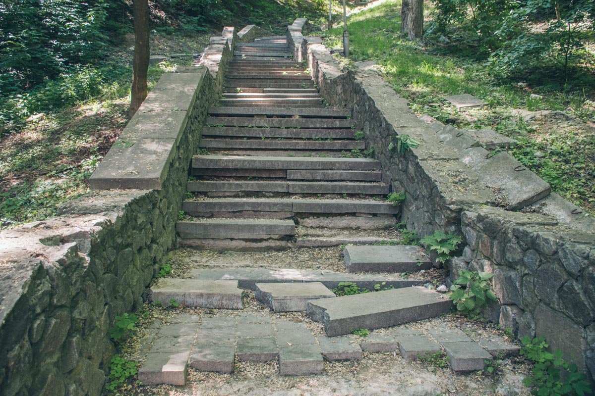 Эта лесенка еще ждет реконструкции