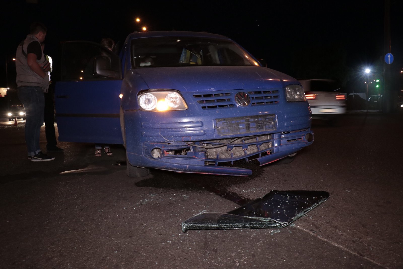 Мужчина, который находился в Toyota, вывалился из машины