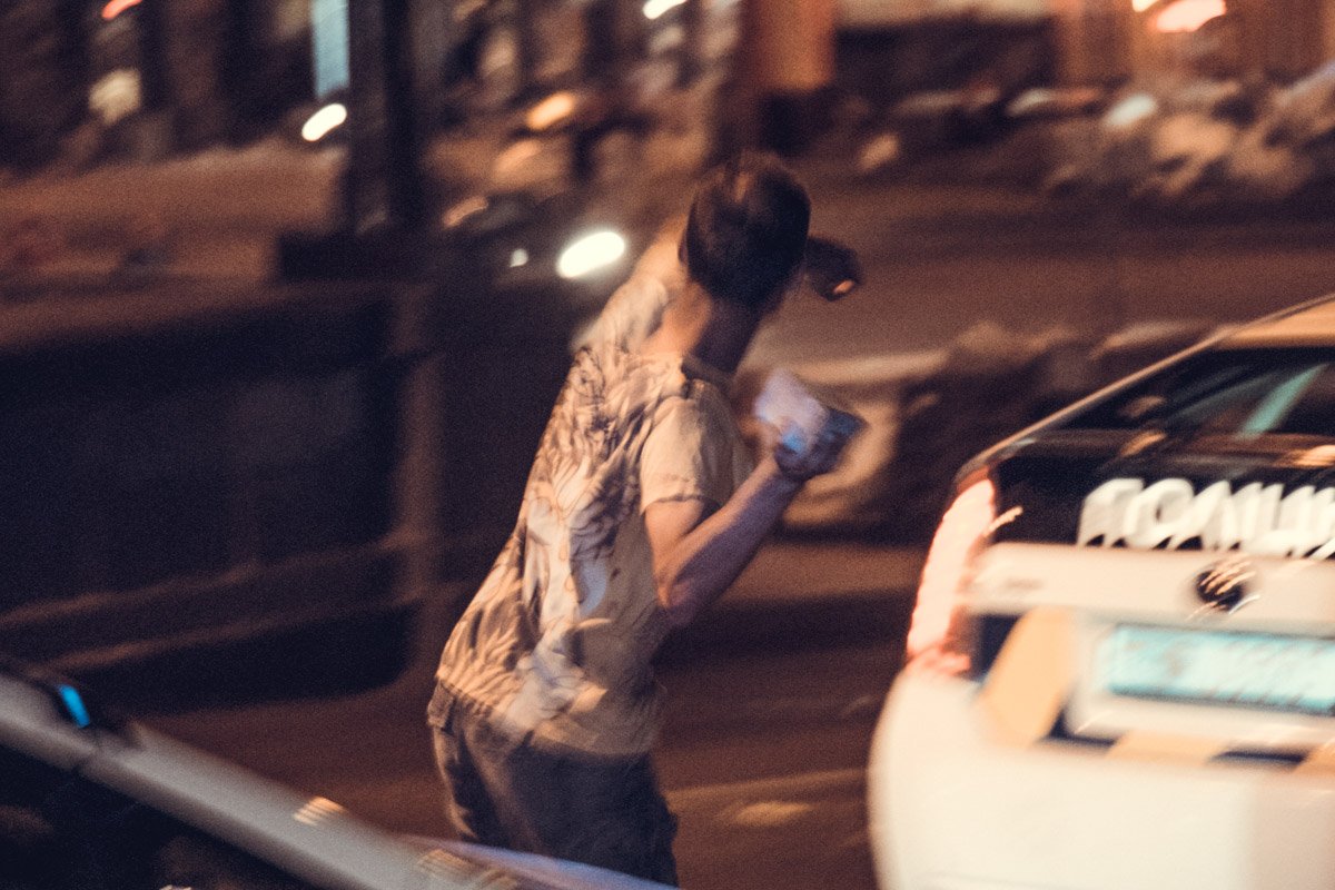 В ход шли кирпичи