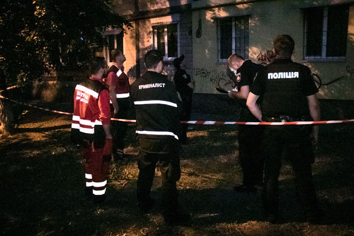 Предположительно, мужчина выпал из окна Предположительно, мужчина выпал из окна