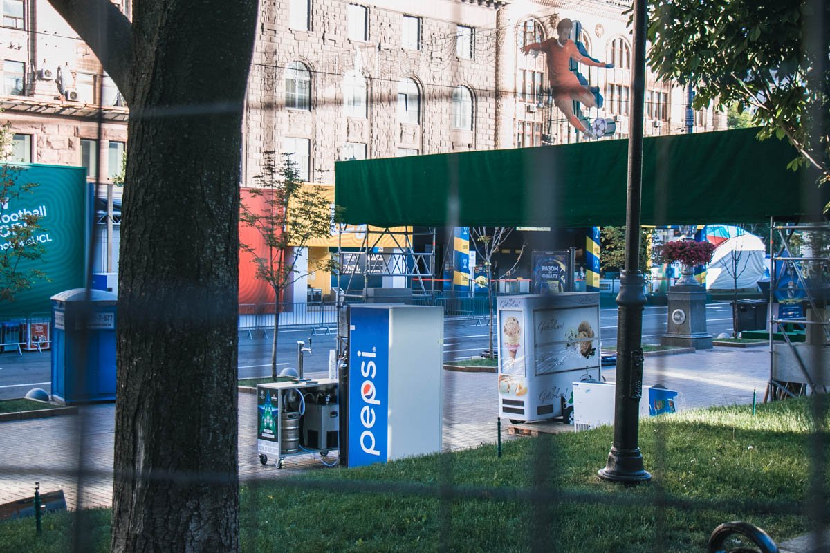 Скоро всю атрибутику, напоминавшую про Лигу чемпионов, уберут