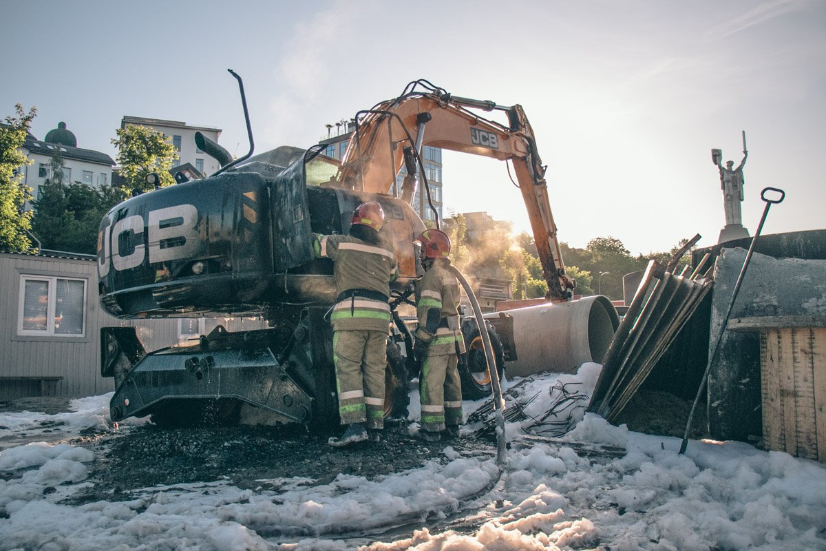 В ходе тушения применялась пожарная пена
