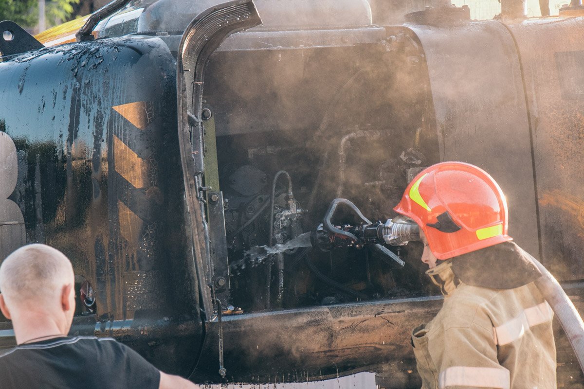 Возгорание началось в моторном отсеке