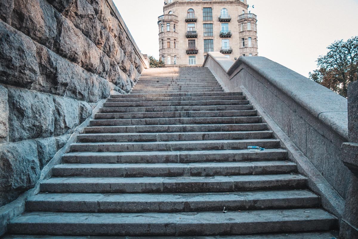 Коммунальщики полностью отремонтировали ступеньки Коммунальщики полностью отремонтировали ступеньки